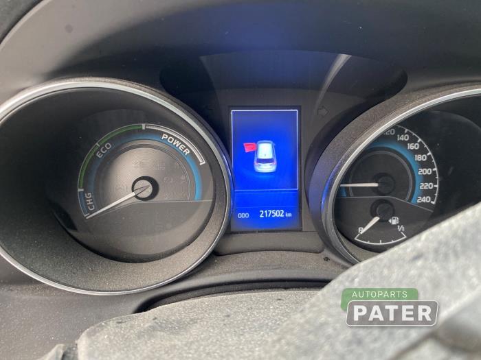 Toyota Auris 1.8 16V Hybrid Skrotfordon (2015, GRIJS)