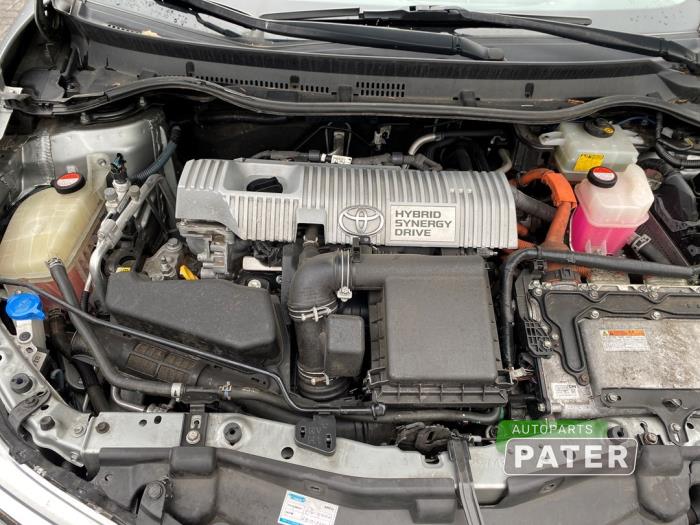 Toyota Auris 1.8 16V Hybrid Skrotfordon (2015, GRIJS)