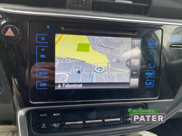 Toyota Auris 1.8 16V Hybrid Skrotfordon (2015, GRIJS)