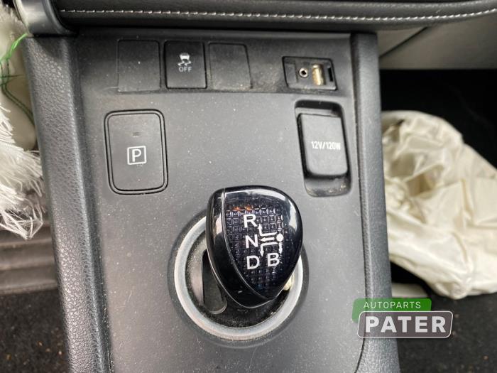 Toyota Auris 1.8 16V Hybrid Skrotfordon (2015, GRIJS)