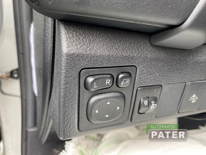 Toyota Auris 1.8 16V Hybrid Skrotfordon (2015, GRIJS)