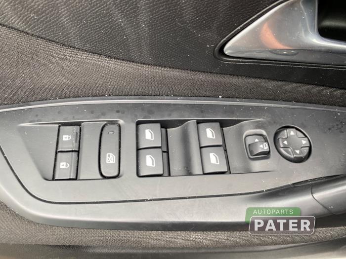 Peugeot 308 1.2 12V PureTech 130 Skrotfordon (2022, WIT)