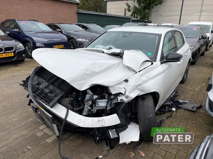 Peugeot 308 1.2 12V PureTech 130 Skrotfordon (2022, WIT)