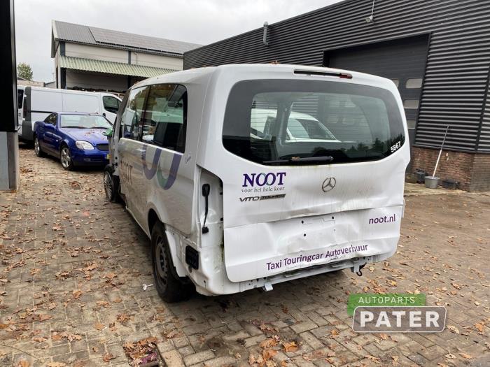 Mercedes eVito Tourer 41 kWh Skrotfordon (2023, WIT)