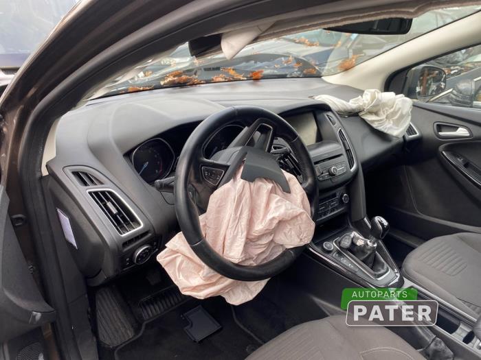 Ford Focus 3 Wagon 1.0 Ti-VCT EcoBoost 12V 125 Skrotfordon (2015, BRUIN)
