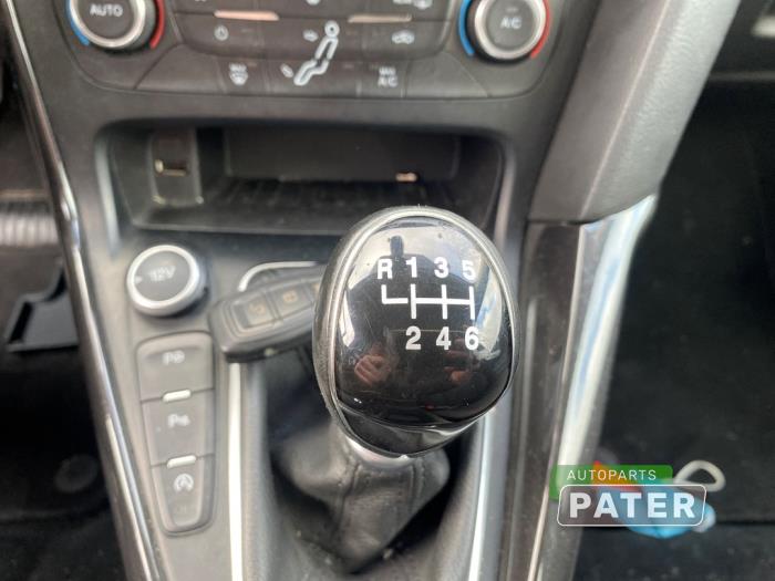 Ford Focus 3 Wagon 1.0 Ti-VCT EcoBoost 12V 125 Skrotfordon (2015, BRUIN)