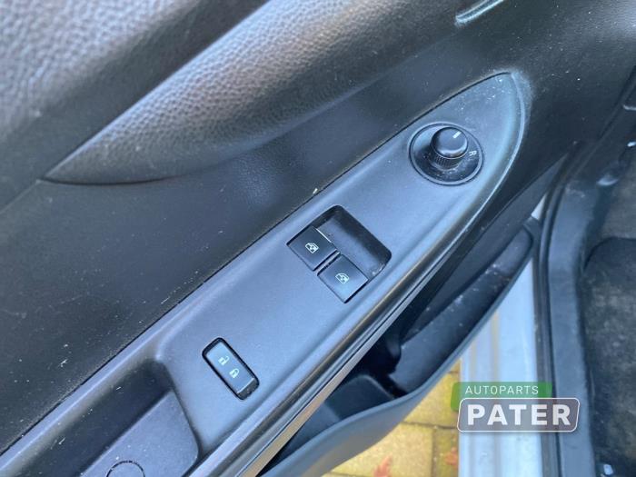 Opel Karl 1.0 12V Samochód złomowany (2017, Bialy)