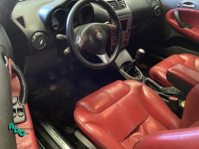 Alfa Romeo GT 1.9 JTD 16V Multijet Sloopvoertuig (2004, Grijs)