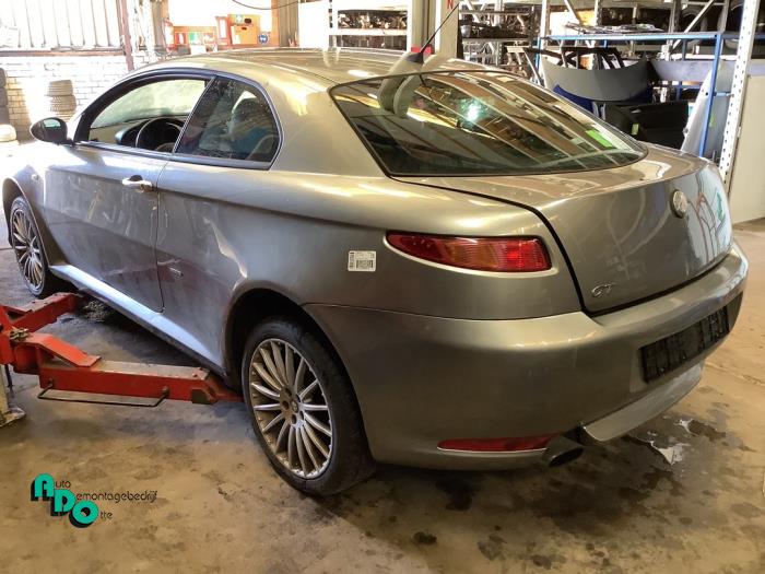 Alfa Romeo GT 1.9 JTD 16V Multijet Sloopvoertuig (2004, Grijs)