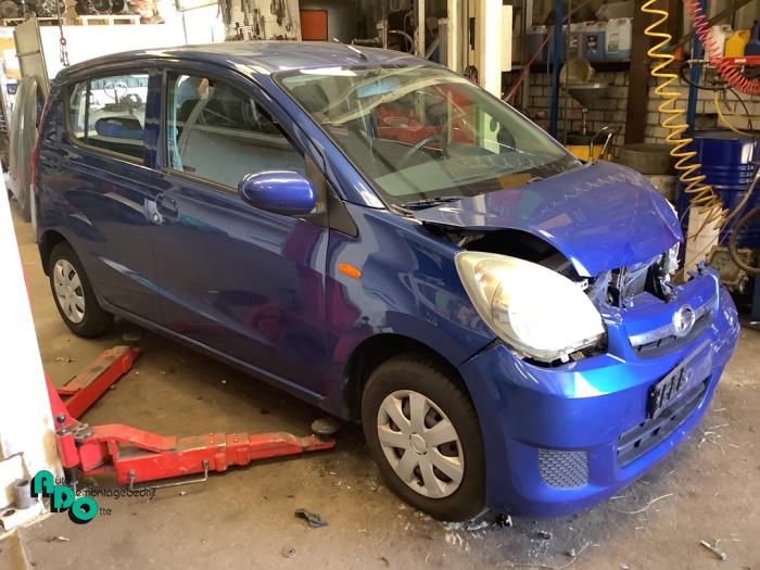 Daihatsu Cuore 1.0 12V DVVT Skrotfordon (2008, BLAUW)