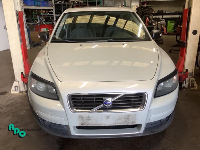 Volvo C30 1.8 16V Skrotfordon (2009, WIT COSMIC WHITE METALLIC)