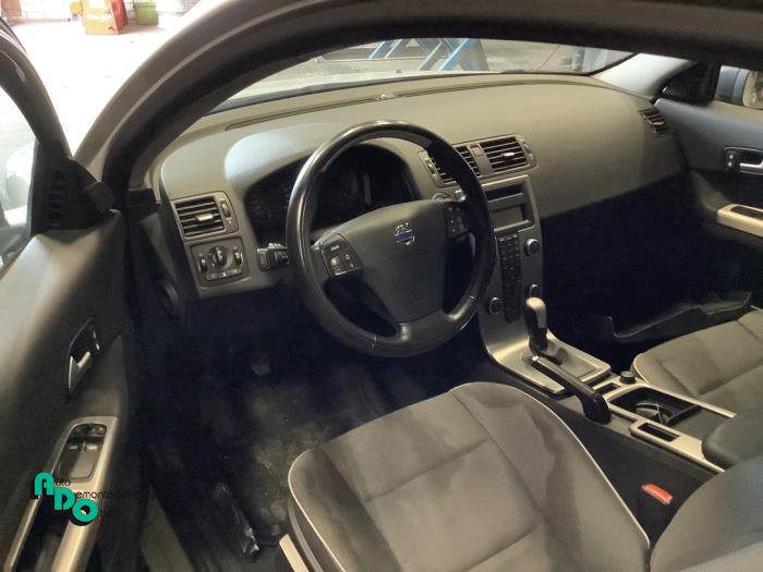 Volvo C30 1.8 16V Skrotfordon (2009, WIT COSMIC WHITE METALLIC)