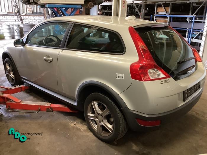 Volvo C30 1.8 16V Skrotfordon (2009, WIT COSMIC WHITE METALLIC)