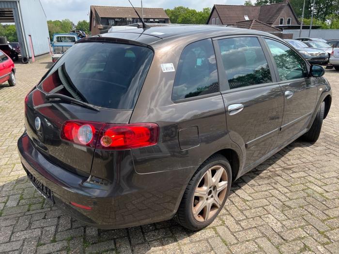 Fiat Croma 2.2 MPI 16V Sloopvoertuig (2005, Bruin)