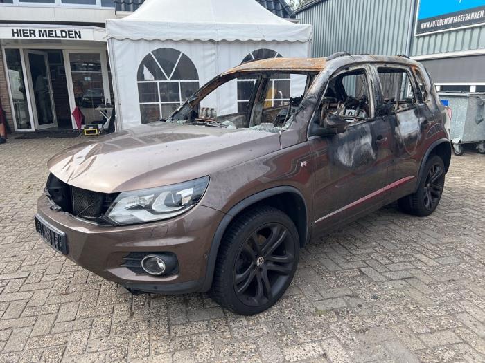 Volkswagen Tiguan 2.0 TSI 16V 4Motion Sloopvoertuig (2011, Bruin)