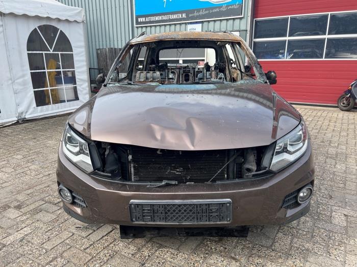 Volkswagen Tiguan 2.0 TSI 16V 4Motion Sloopvoertuig (2011, Bruin)