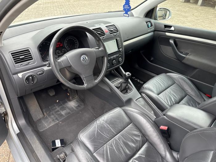 Volkswagen Golf V 1.4 FSI 16V Skrotfordon (2004, ZILVERGRIJS)