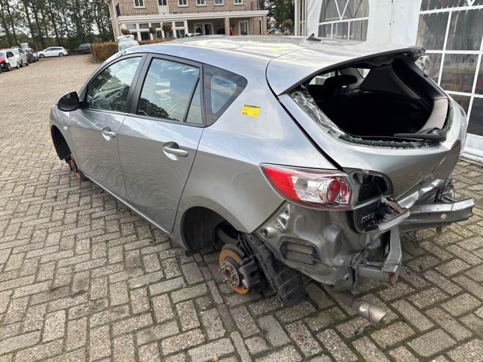 Mazda 3. Skrotfordon (2010, GRIJS)