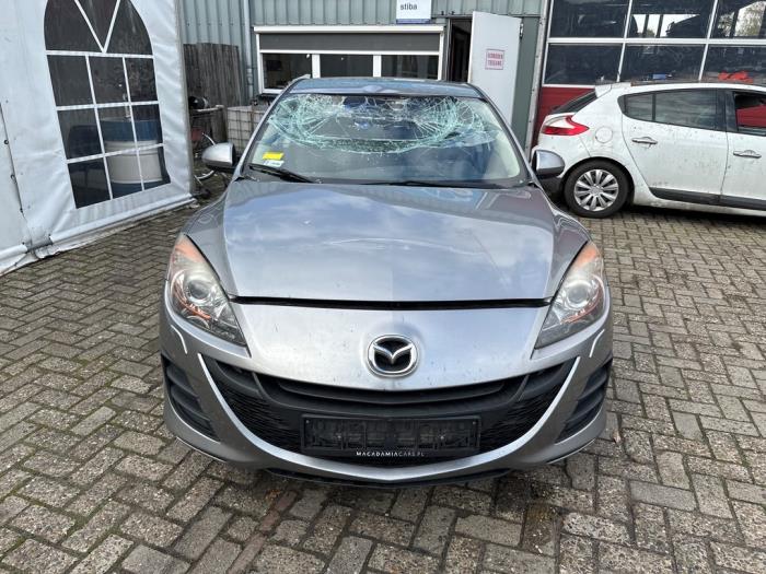 Mazda 3. Skrotfordon (2010, GRIJS)