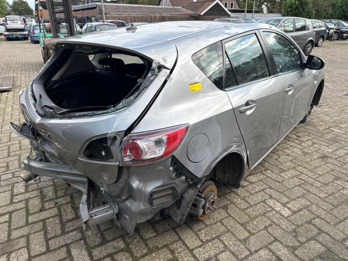 Mazda 3. Skrotfordon (2010, GRIJS)