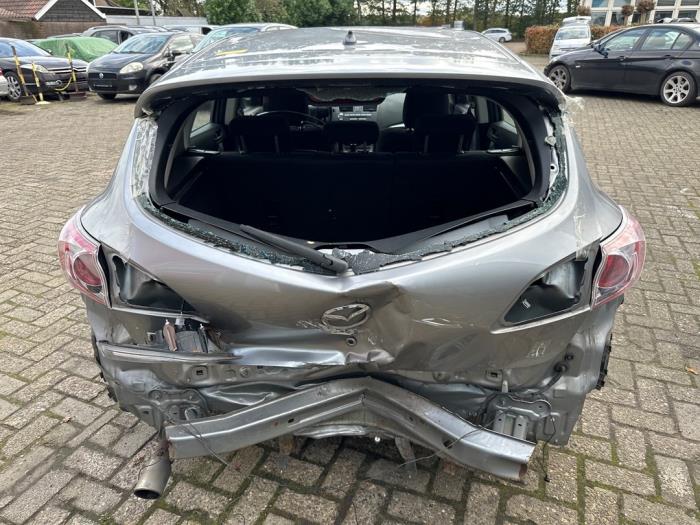 Mazda 3. Skrotfordon (2010, GRIJS)