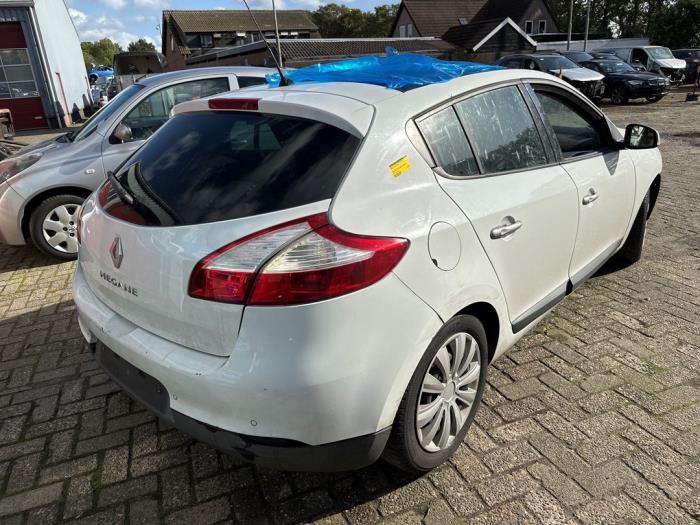 Renault Megane III Berline 1.6 16V Sloopvoertuig (2009, Wit)