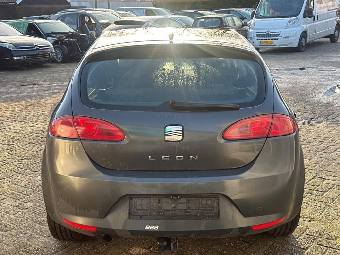 Seat Leon 1.9 TDI 105 Skrotfordon (2006, GRIJS)