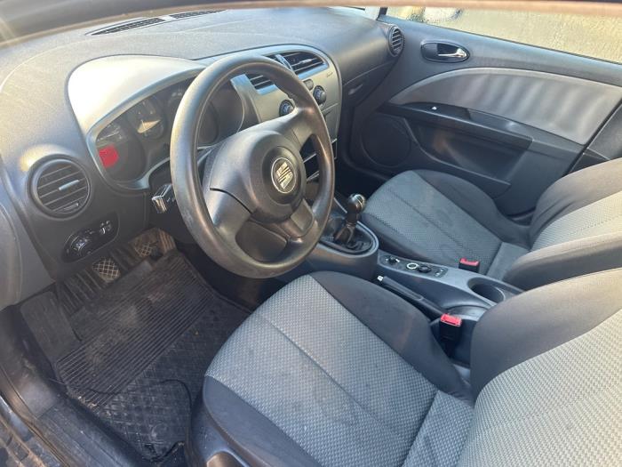 Seat Leon 1.9 TDI 105 Skrotfordon (2006, GRIJS)