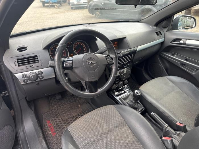 Opel Astra H Twin Top 1.9 CDTi 16V Skrotfordon (2009, ZWART)