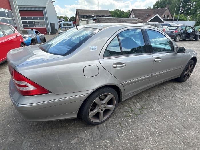 Mercedes C 3.0 C-280 V6 24V Skrotfordon (2006, GRIJS)