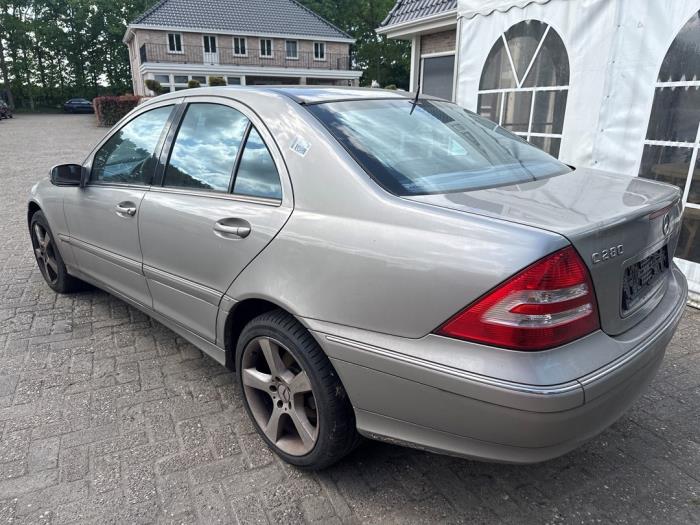 Mercedes C 3.0 C-280 V6 24V Skrotfordon (2006, GRIJS)