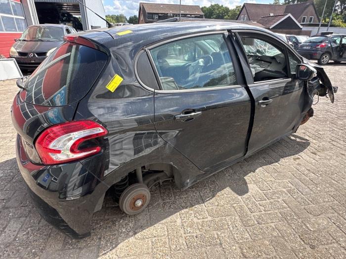 Peugeot 208 I 1.2 Vti 12V PureTech 82 Skrotfordon (2013, ZWART)
