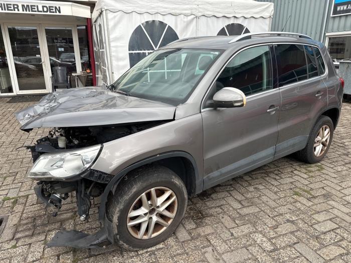Volkswagen Tiguan 2.0 TDI 16V 4Motion Skrotfordon (2009, GRIJS)