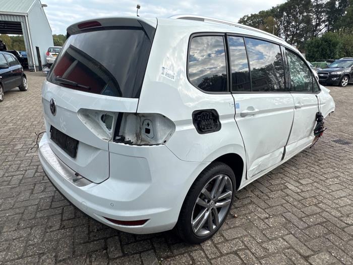 Volkswagen Touran 2.0 TDI 150 Samochód złomowany (2017, Bialy)