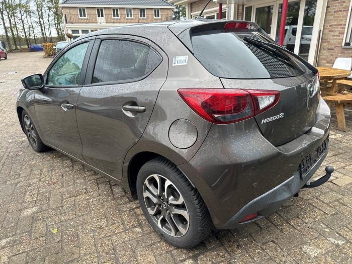 Mazda 2 1.5 SkyActiv-G 90 Sloopvoertuig (2015, Bruin)
