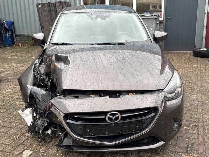 Mazda 2 1.5 SkyActiv-G 90 Sloopvoertuig (2015, Bruin)