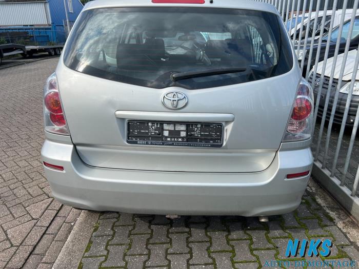 Toyota Corolla Verso 1.8 16V VVT-i Skrotfordon (2006, GRIJS)