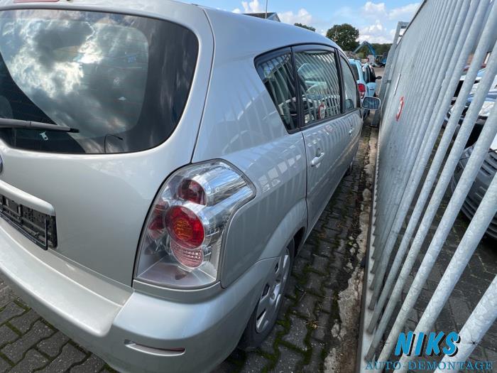 Toyota Corolla Verso 1.8 16V VVT-i Skrotfordon (2006, GRIJS)