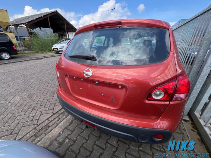 Nissan Qashqai 2.0 16V Samochód złomowany (2007, Czerwony, Pomaranczowy)