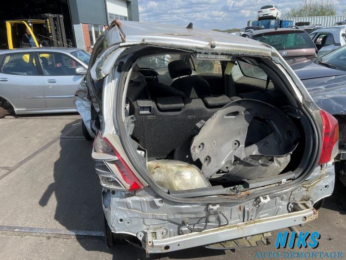 Toyota Yaris II 1.0 12V VVT-i Samochód złomowany (2010, Szary)