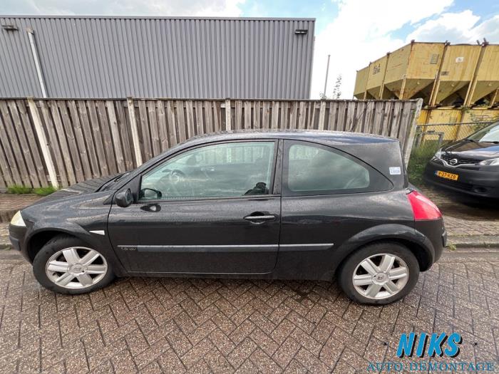Renault Megane II 1.6 16V Skrotfordon (2006, ZWART)