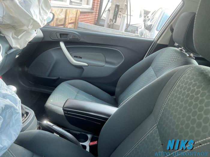 Ford Fiesta 6 1.25 16V Samochód złomowany (2009, Bialy)