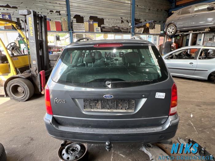 Ford Focus 1 Wagon 1.4 16V Sloopvoertuig (2002, Grijs)