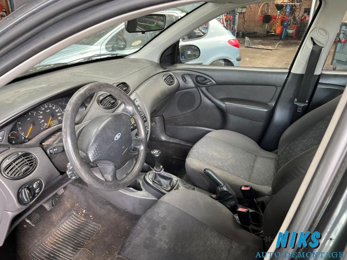 Ford Focus 1 Wagon 1.4 16V Sloopvoertuig (2002, Grijs)