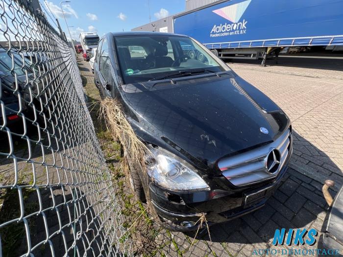 Mercedes B 2.0 B-200 CDI 16V Samochód złomowany (2009, Czarny)