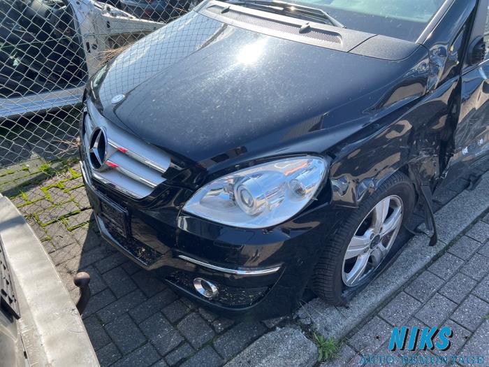 Mercedes B 2.0 B-200 CDI 16V Samochód złomowany (2009, Czarny)