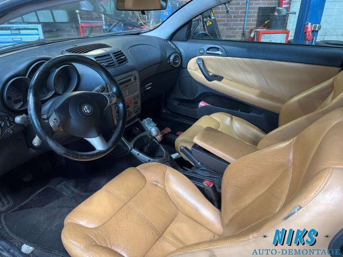 Alfa Romeo GT 1.8 Twin Spark 16V Skrotfordon (2006, ZWART)