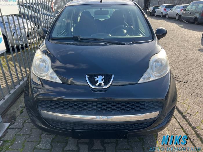 Peugeot 107 1.0 12V Skrotfordon (2009, ZWART)
