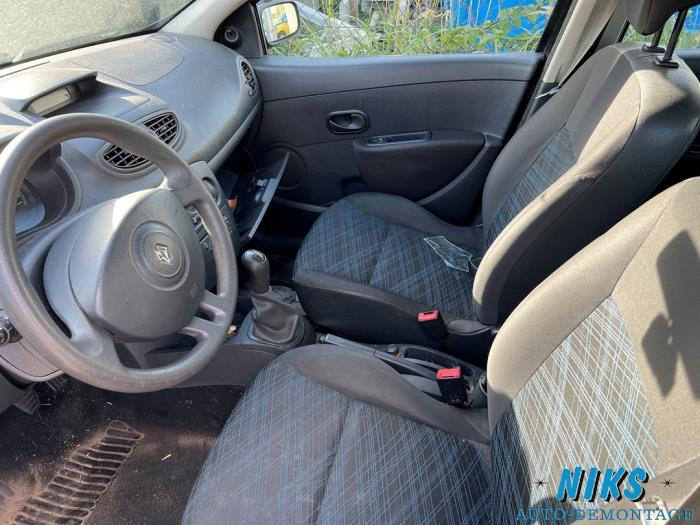 Renault Clio III 1.2 16V 75 Sloopvoertuig (2008, Zwart)