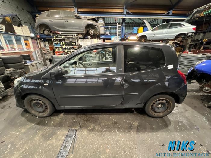 Renault Twingo II 1.2 16V Skrotfordon (2008, ZWART)